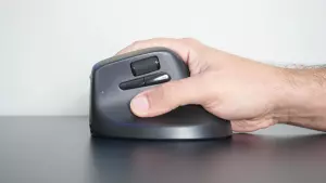 Revolusi Jabat Tangan: Mengapa Mouse Vertikal Merupakan Peningkatan Ergonomis Terbaik