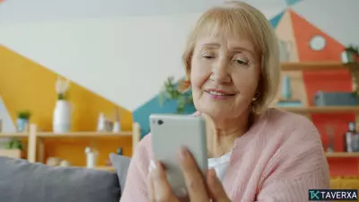 Za hranicemi stereotypů: Jak moje 70letá máma zvládá umělou inteligenci v každodenním životě