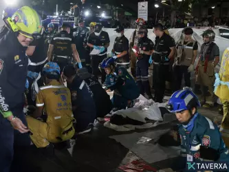 Tragedia en Bangkok: 27 muertos en un incendio masivo que arrasa el popular pub Na Ladprao.