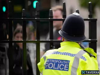 Un joven de catorce años ha sido acusado de participar en un presunto complot terrorista contra mezquitas de Londres.