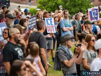 Crisis en Maine: Un tiroteo mortal de ICE desata la indignación y pone al descubierto el creciente número de muertos en la represión migratoria en Estados Unidos.
