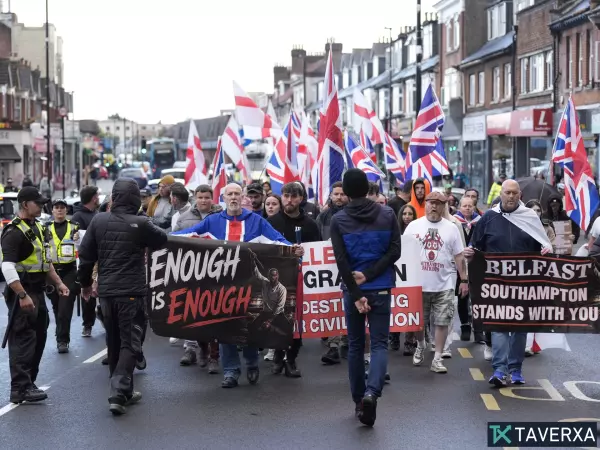 Las autoridades británicas desbaratan un importante complot terrorista de extrema derecha contra una reunión islámica.