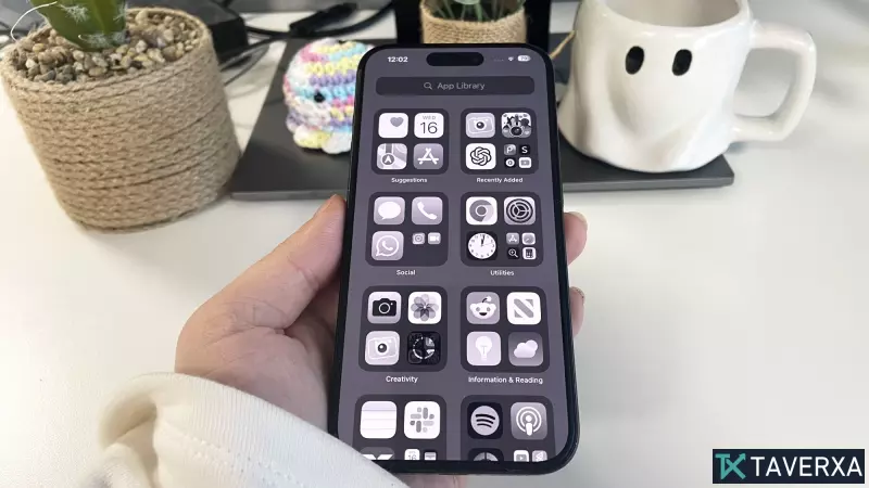 The Grayscale Experiment: How Stripping Color From My iPhone Saved My Attention Span