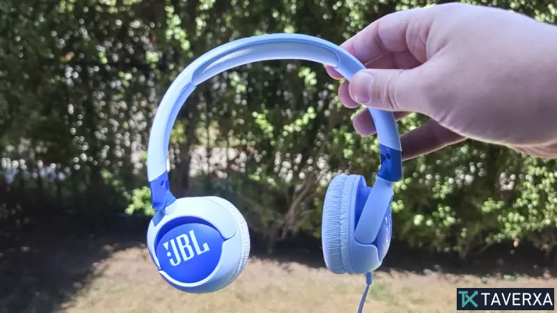 Análise do JBL Junior 320: Qualidade inesperada em um fone de ouvido econômico voltado para crianças.