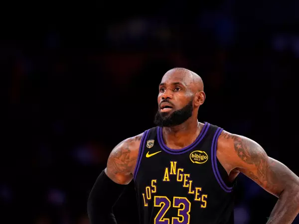 LA의 한 시대가 막을 내리다: 르브론 제임스, 역사적인 24번째 NBA 시즌을 앞두고 레이커스와 작별 인사